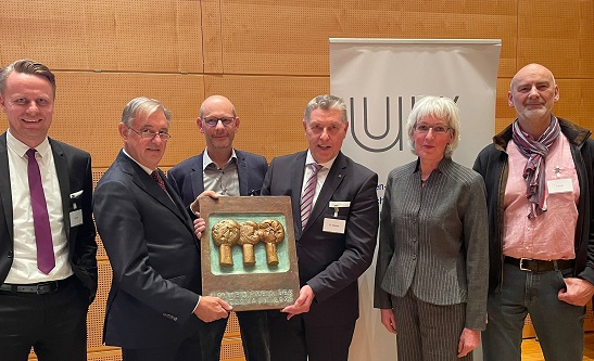 Umweltpreis SH 2 Mitsubishi HiTec Paper receives an award for sustainable barricote barrier papers