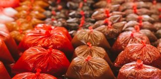 Food packaging done with plastics can cause various serious health issues. Photo: Sri Lanka on Unsplash