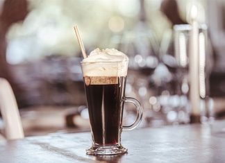 Drinking straws from limestone-based compostable material Drinking