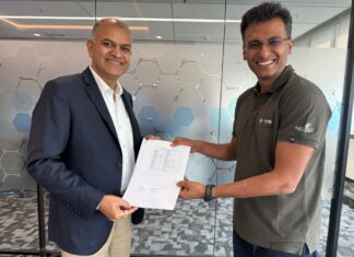 Dr. Gyanendra Shukla, Managing Director & CEO, Rallis India Limited with Shirish Barwale, Executive Director, Paryan