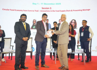 Vijay Sood presents a momento to Nitin Sanduja of Buhler India alongside the Intrapack exhibition at the first FoodTekPack Conference on 11 December 2025 at the Greater Noida Expo. Standing to their left is Ainan Shahidi. Behind them on the stage, from left to right, are Aditi Jhala, Bhushan Yengade, Himanshi Mahajan, and Sandeep Ghosh Photo PSA/IPAMA