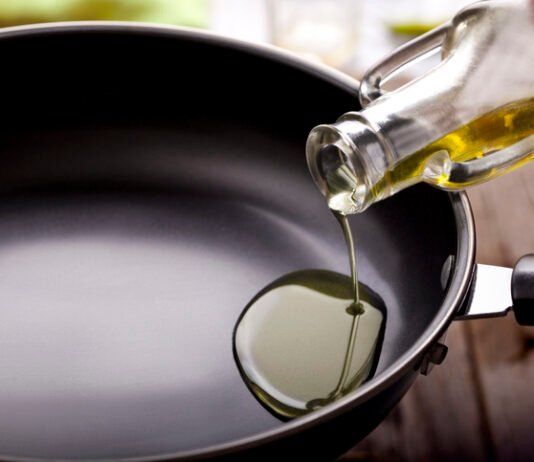 Government cuts import duty on major edible oils Oil